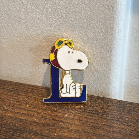 Vintage Accessories - Vintage Peanuts Snoopy “L”  Pin